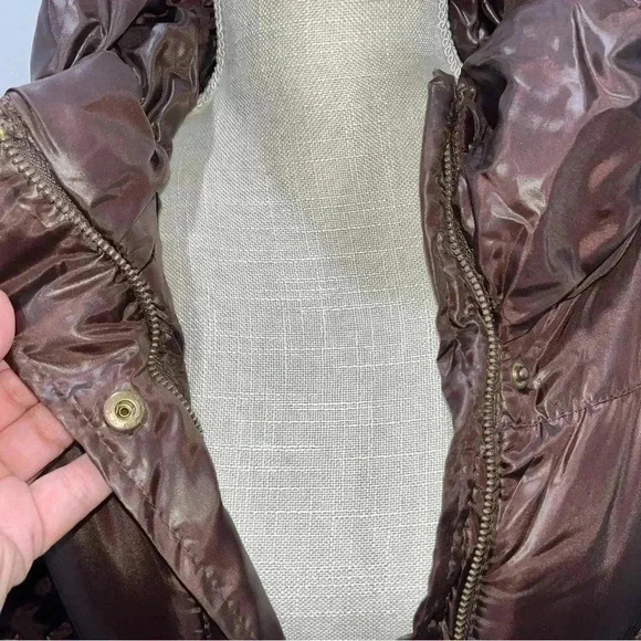 H&M brown, knee length, puffer coat, vintage feel with attached belt and pockets - Picture 4 of 12